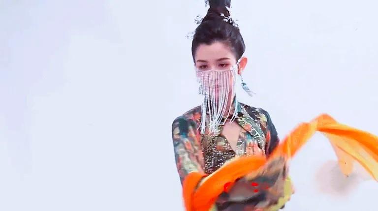 哈妮克孜节目自曝性价比高又敬业娱乐圈的下一个票房奇迹是她