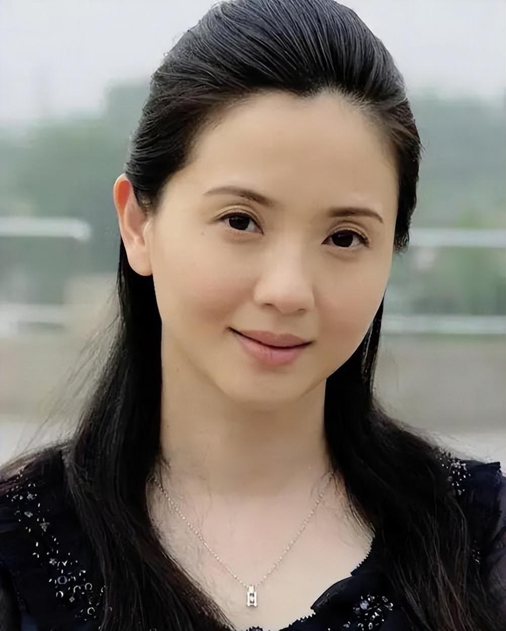 她被誉为江南第一美人入行多年从不接吻戏当红时嫁给初恋