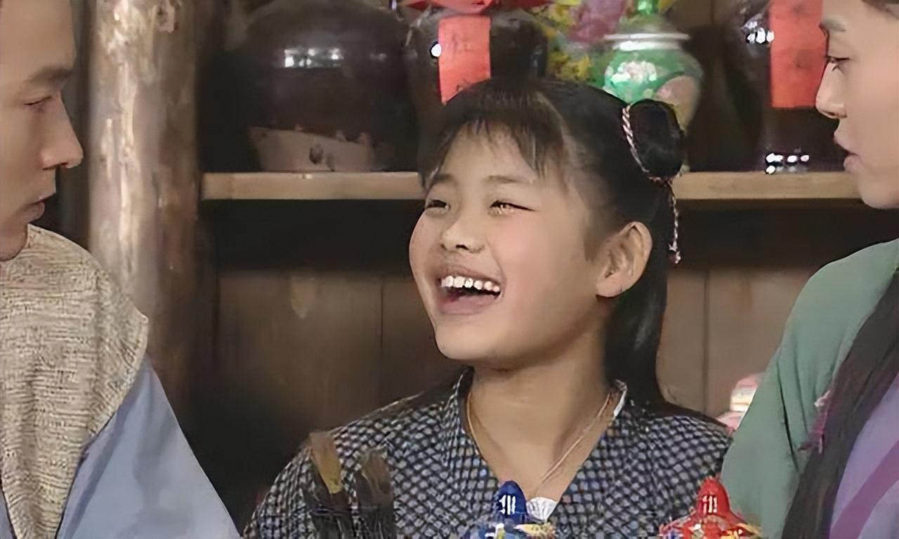 王莎莎靠莫小贝走红被嫌丑长大后即便演小配角也不整容