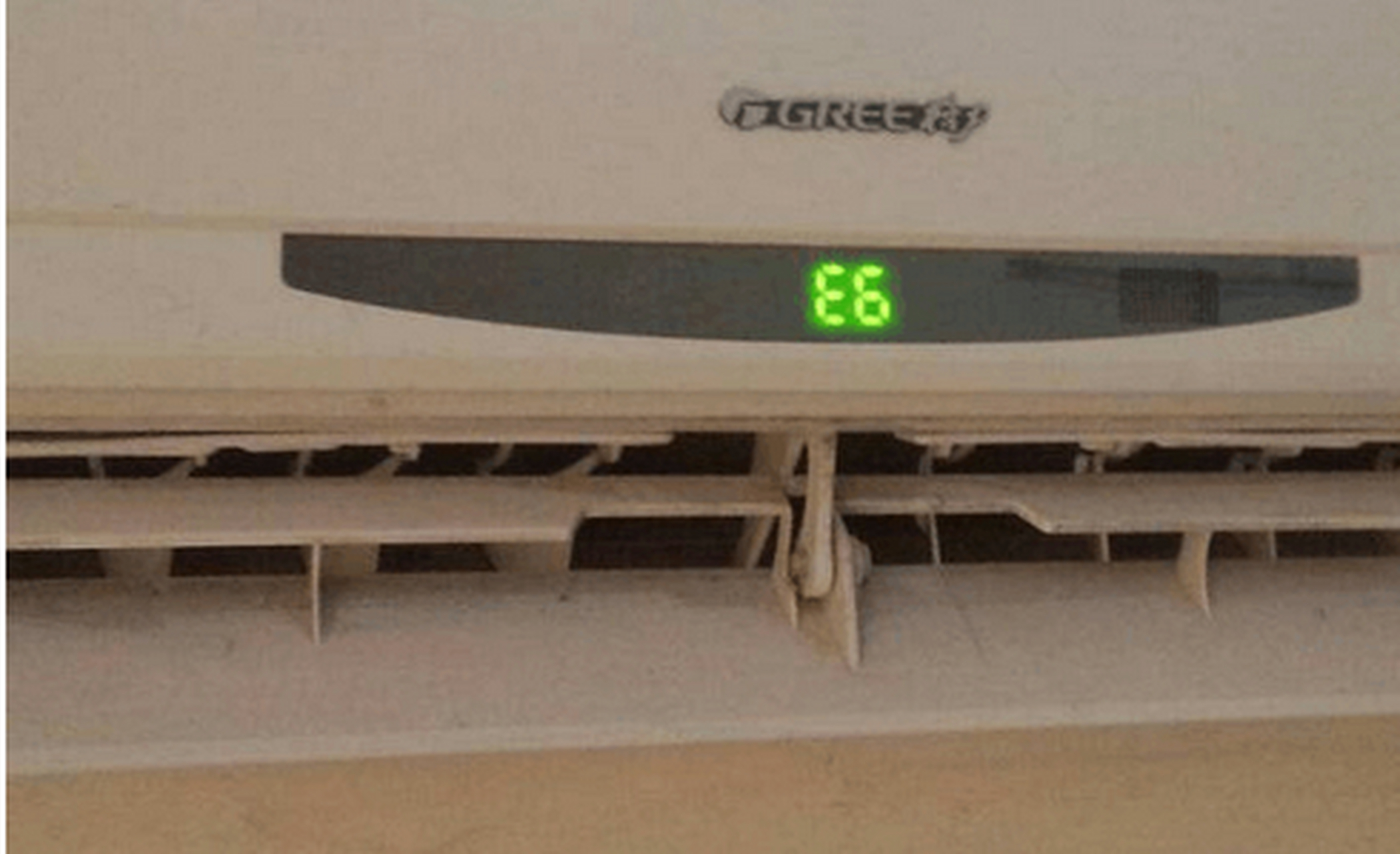 格力空调显示e6通常指通信故障,可能由电线连接,室外机主板,变频器