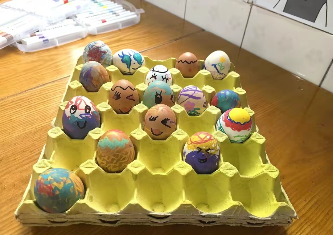 今天下班接了老二,心血来潮想顺路去超市给老大买点吃的