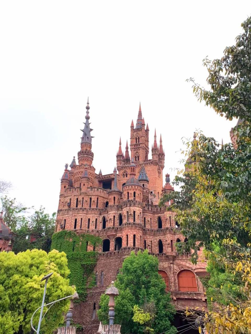 躺进重庆春天里# 华生园梦幻城堡,这座充满神秘与浪漫的建筑,我已经