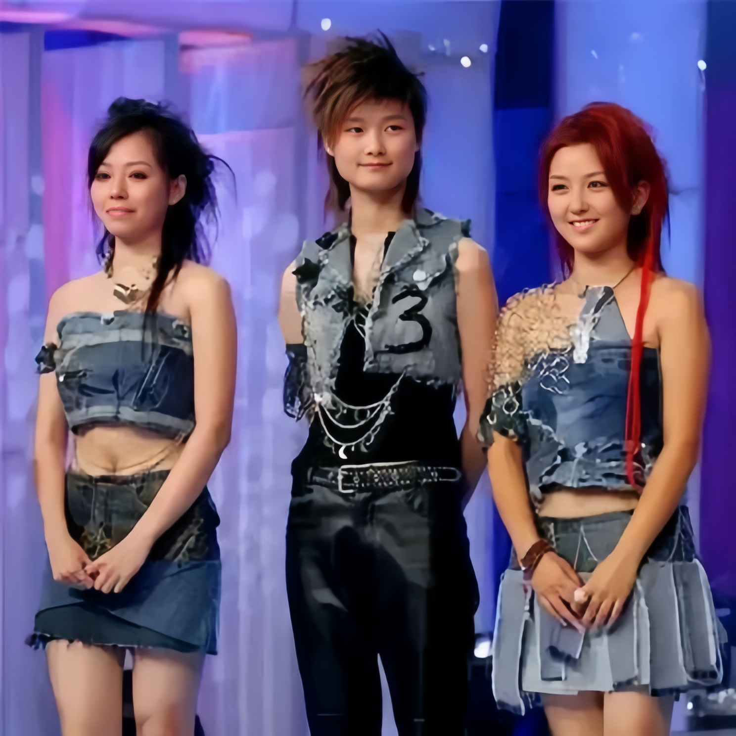 张靓颖与李宇春刚出道时与现在的照片对比,变化不是一点的大!