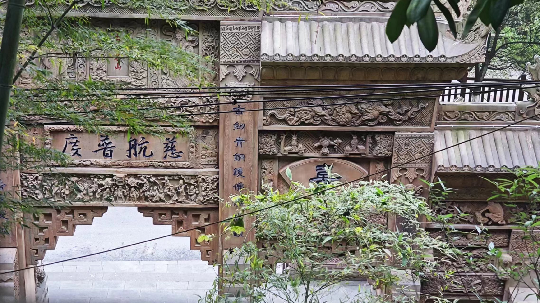 给大家推荐一个好去处,位于綦江的古剑山,景区免门票,爬升难度也不大