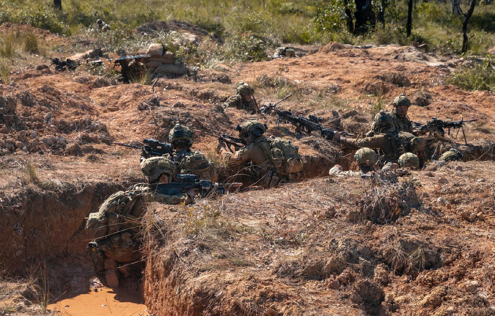 在现代战争中,士兵携带