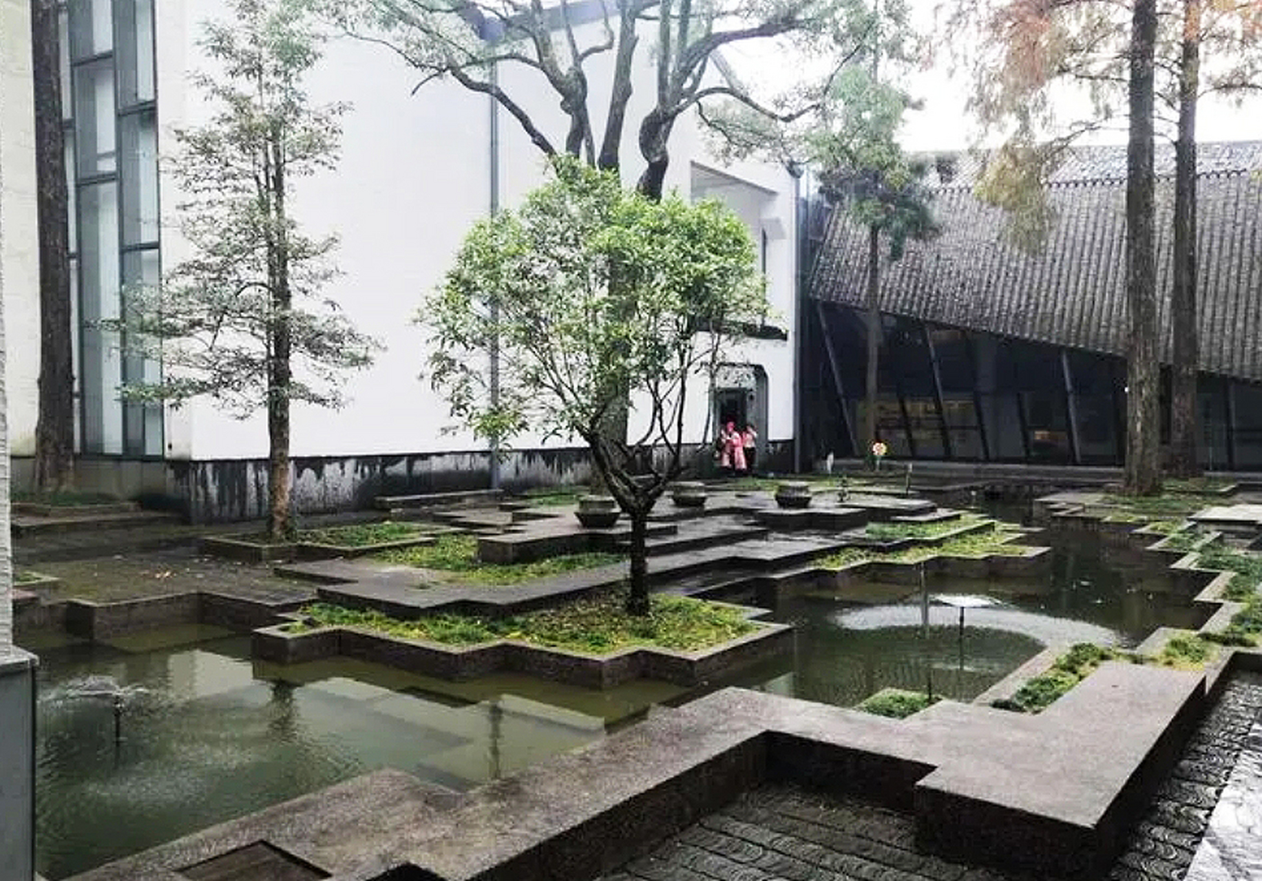 绩溪博物馆:古徽州文化的现代演绎  绩溪博物馆位于安徽省宣城市绩溪