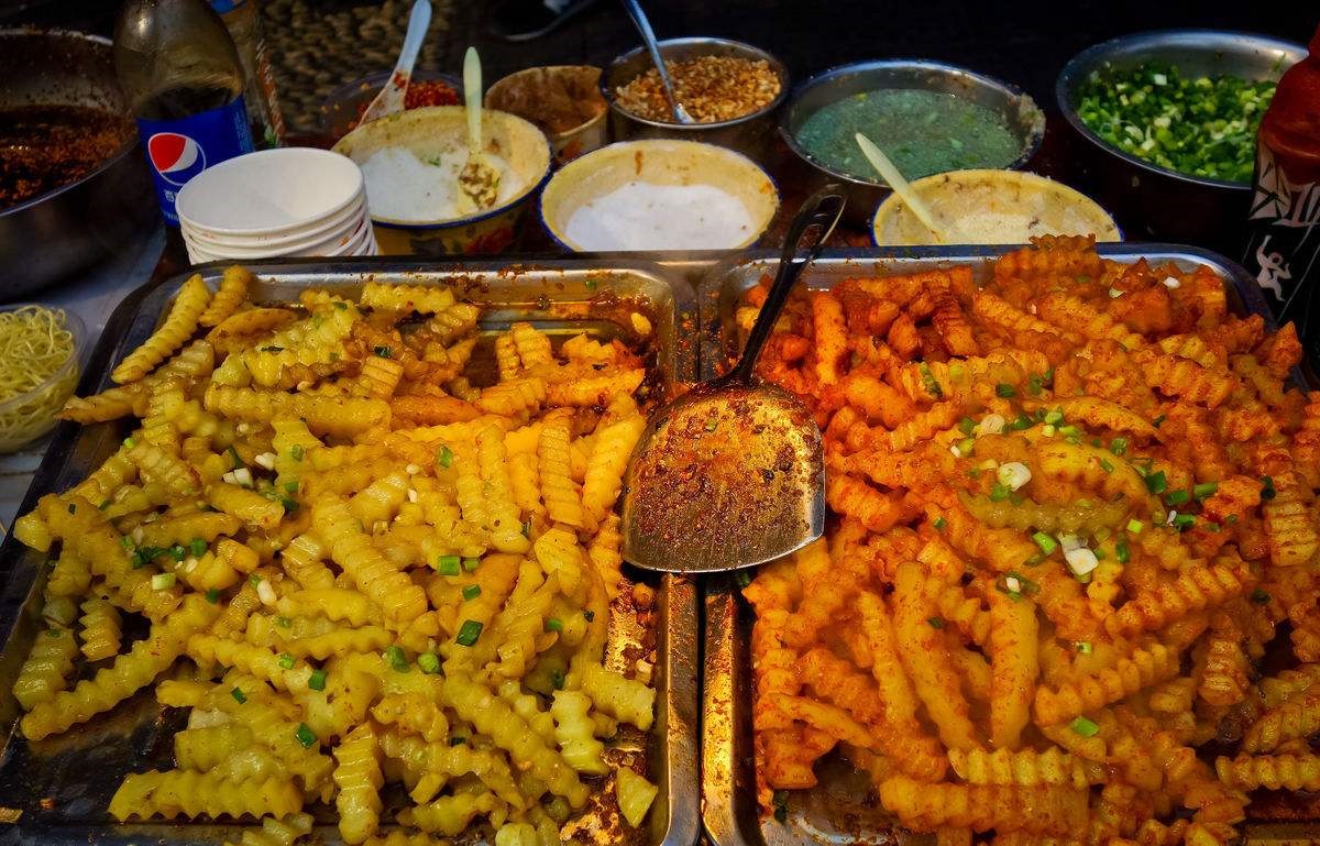 十二点左右收摊,每晚营狼牙土豆炸土豆地摊车炸洋芋地摊狼牙土豆摆摊