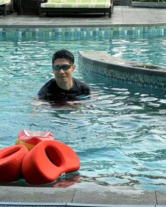 撒贝宁一家入住美高梅大酒店,2500万一晚不心疼,李白是富二代!