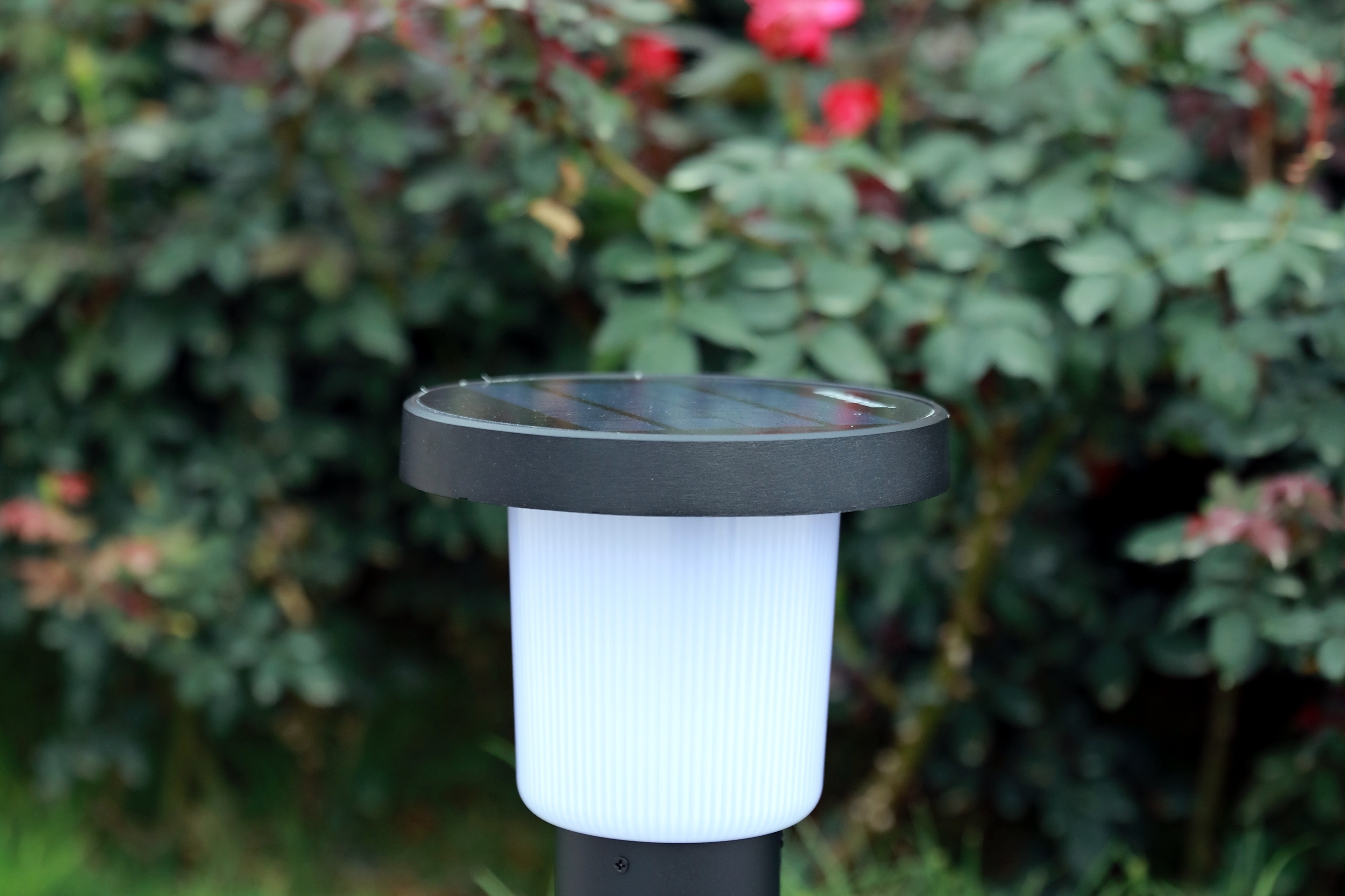 颖朗星河系列太阳能庭院灯是一款颜值爆表,用料扎实的户外灯具.