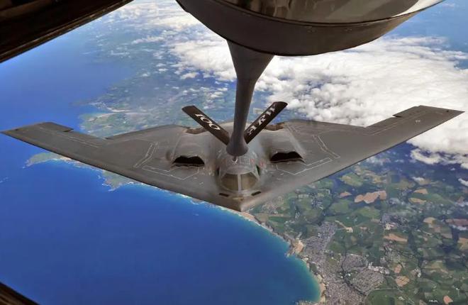 美国b2隐形轰炸机:军事领域的瑰宝还是全球安全的威胁?