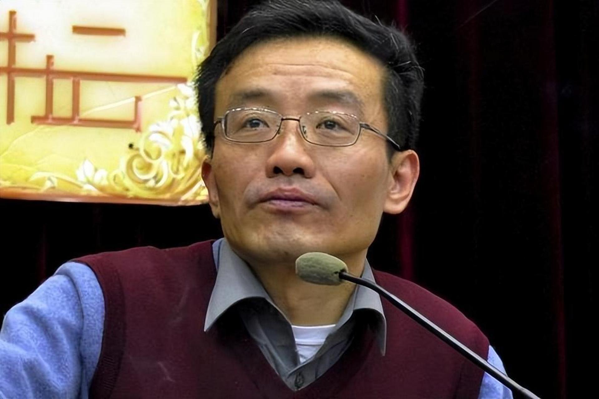 课堂纪律与师生形象:对王德峰教授上课吸烟事件的深入思考  教育,作为