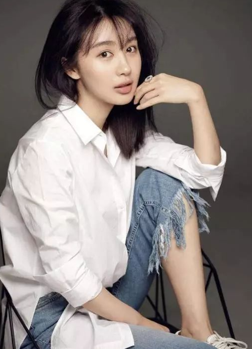 李菲儿登顶爆款综艺!成焦点人物,她的表现引起了网友的极度关注