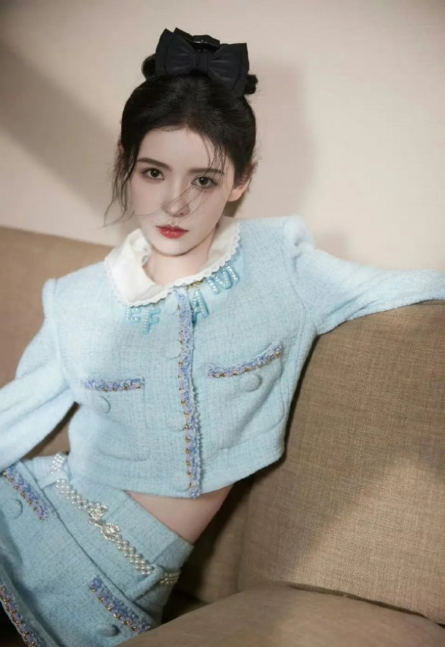 张予曦和鞠婧祎走的同一个路子吧? 676767