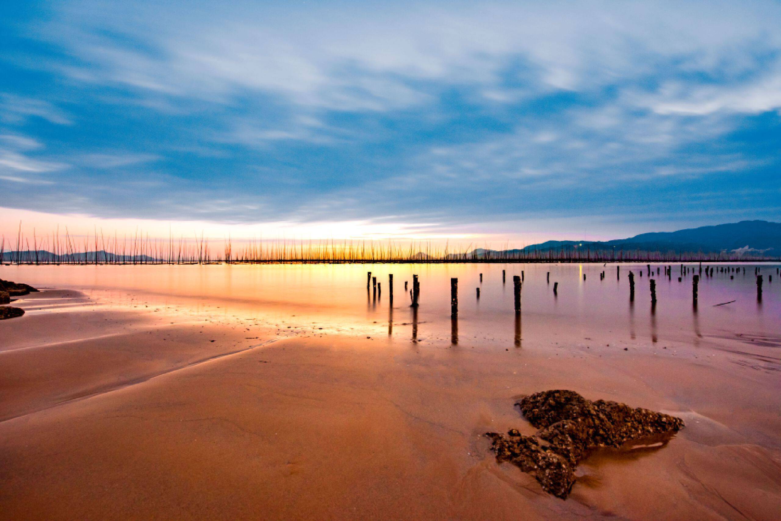 梭罗《瓦尔登湖》这段话太通透了:"时间会决定你在生命中遇见谁,你的