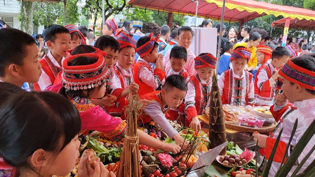 学校三月三美食节活动图片