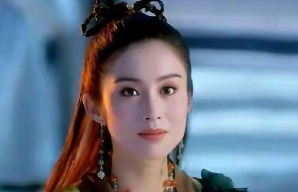 回顾张敏被爆长居泰国与小10岁男友在清迈买房看起来瘦得脱相