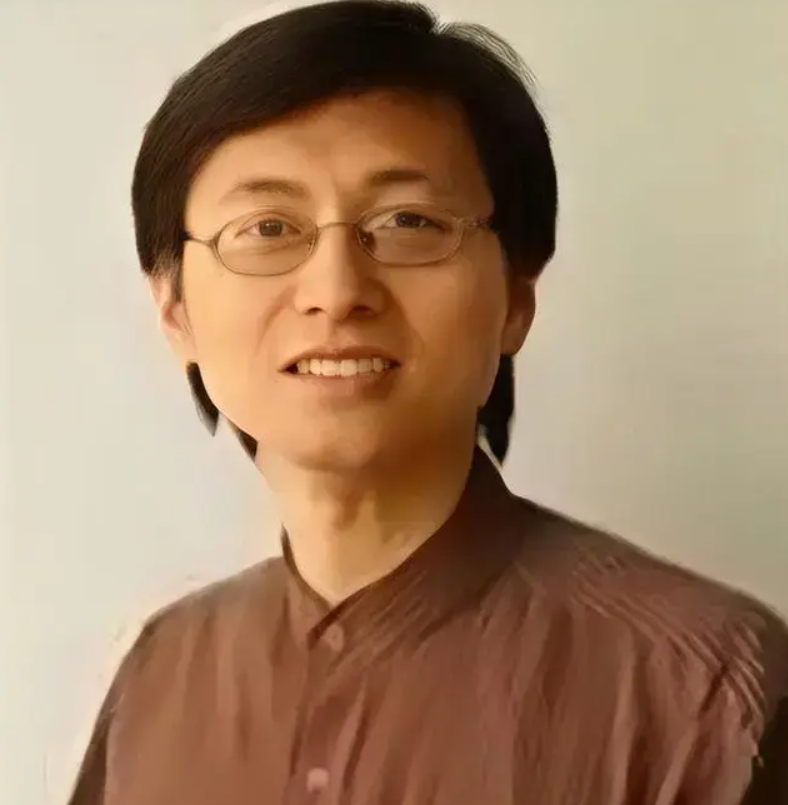 当时的谢雨欣不会想到,自己将来竟会因为这个男人走上事业的巅峰,却也