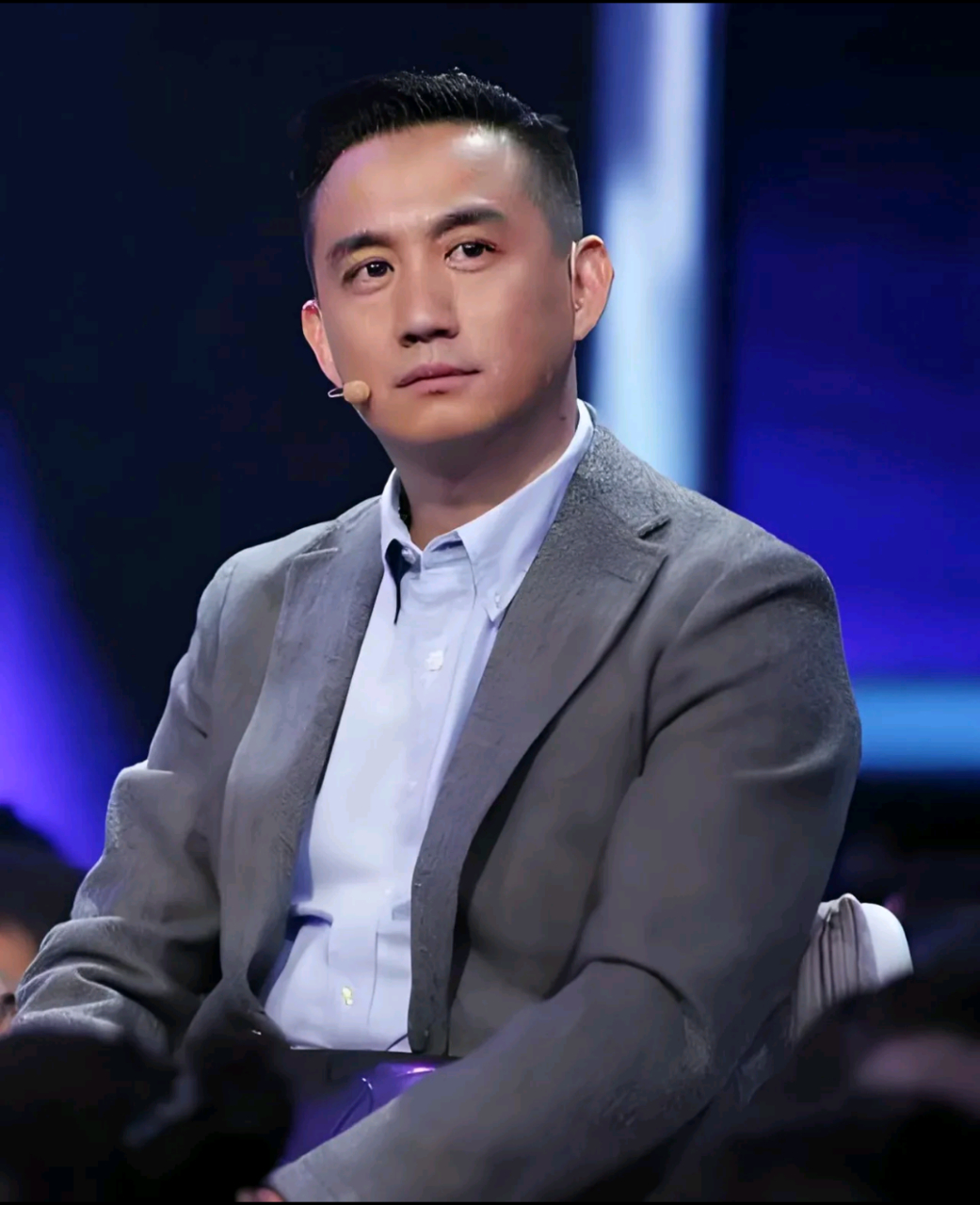 【黄磊的十个冷知识】 1,黄磊和老狼,高晓松是大学同学,那些年老狼唱