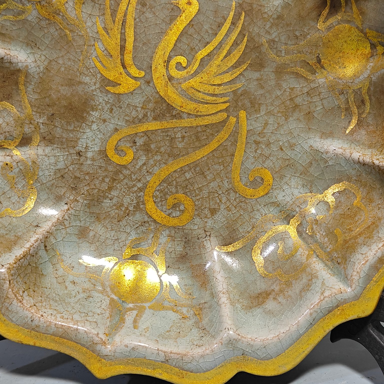 旧藏宋代汝窑描金凤纹花口盘