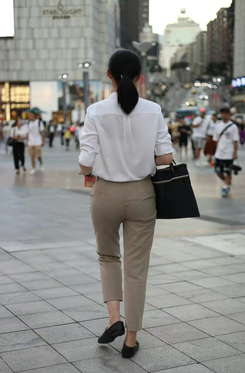 职业女性背影街拍图片