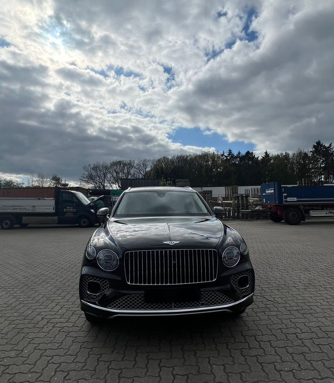 平行进口最高配宾利添越4.0v8 400多万