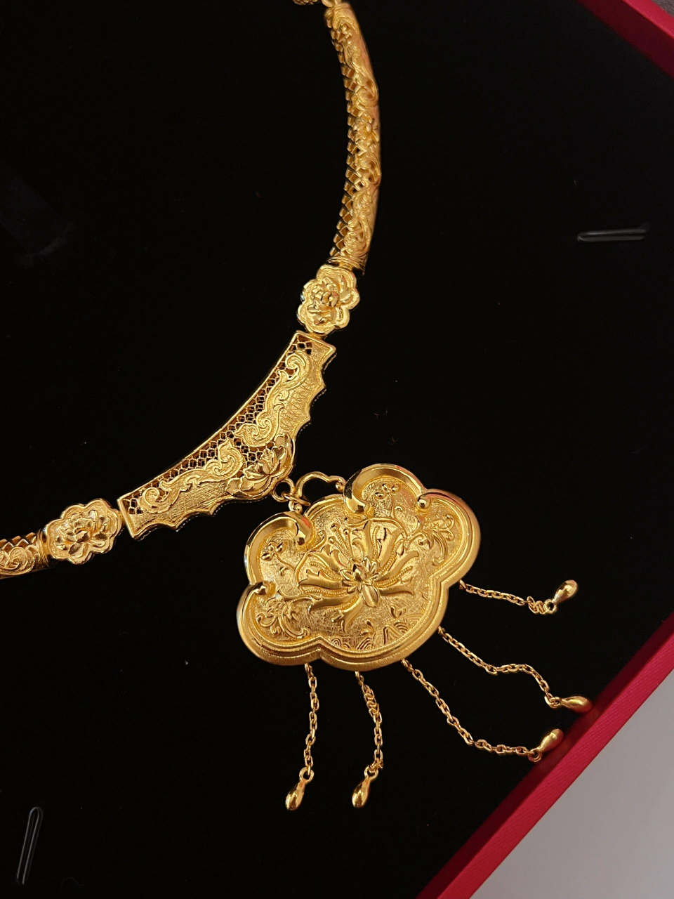 周大福荷荷美美项圈,实在是太美啦!