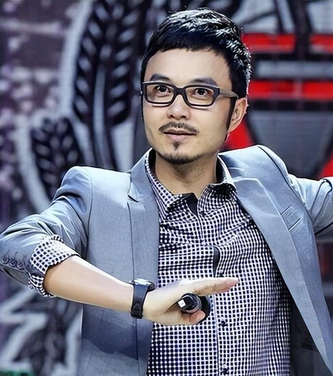 很快,他与钱枫,俞灏明,田源等人组成了"天天兄弟"团队,登上了湖南台的