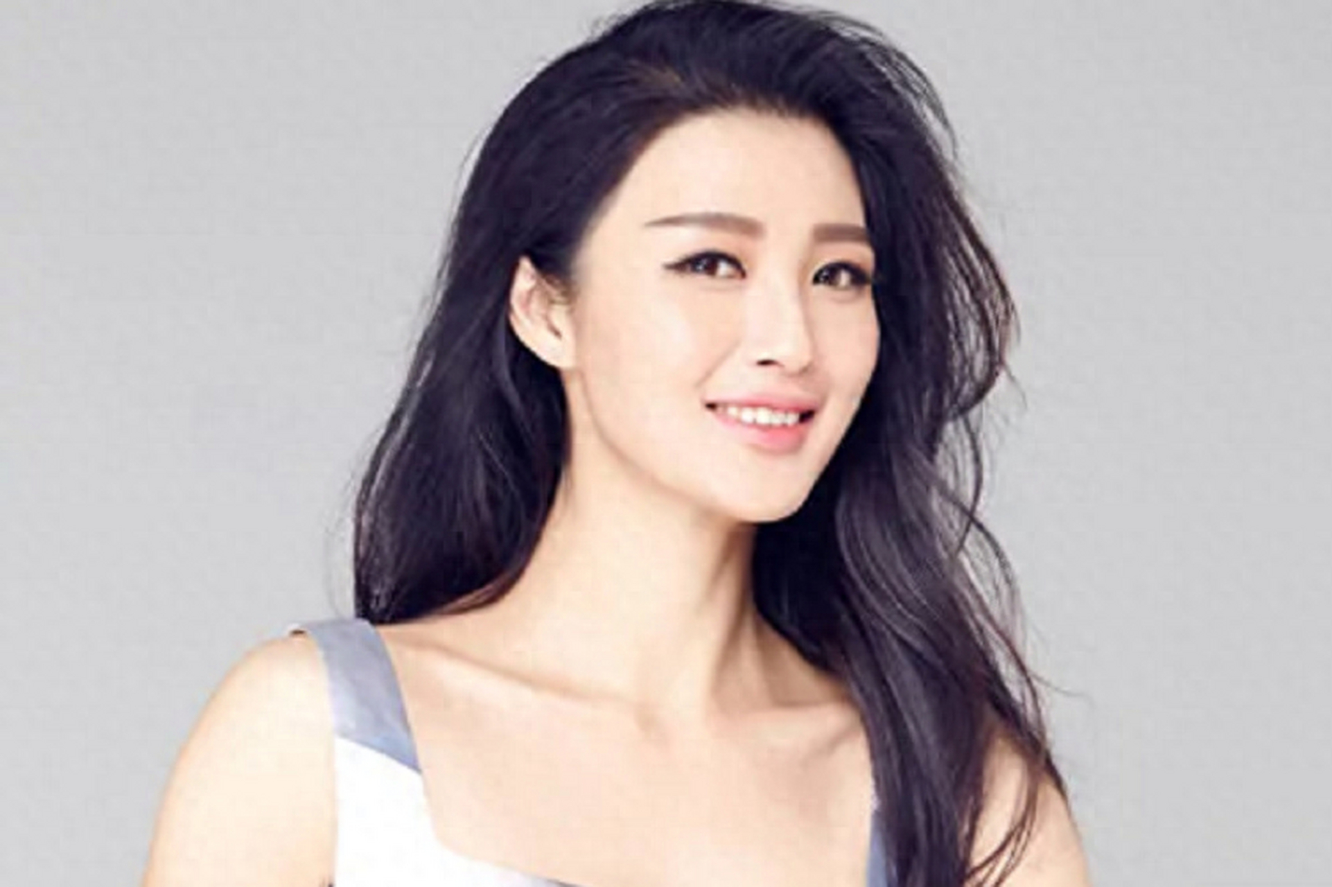 女演员白庆琳因遭经纪公司雪藏而发文暗讽,她凭借扎实的演技和不懈的