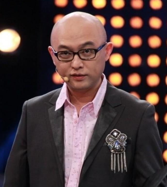 回顾没想到当年故意消失的孟非如今已走向属于自己的大道