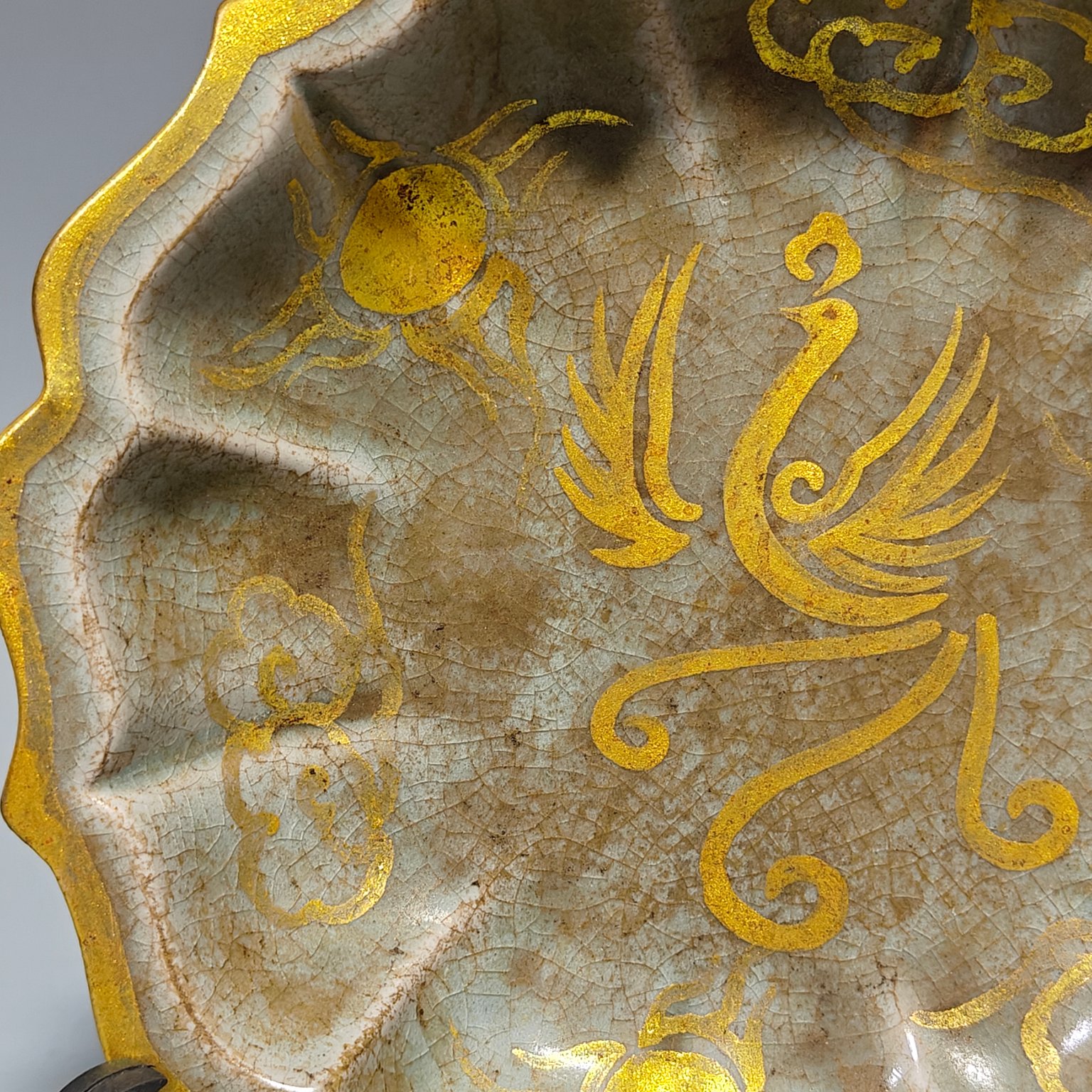 旧藏宋代汝窑描金凤纹花口盘