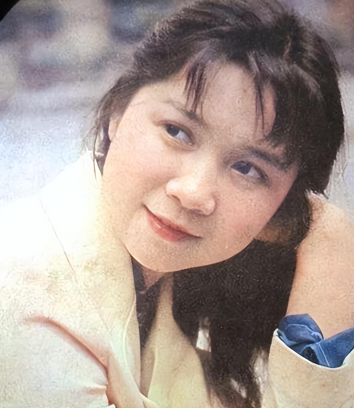 回顾蔡明嫁初恋丁秋星结婚38年生一子如今儿子是她的骄傲