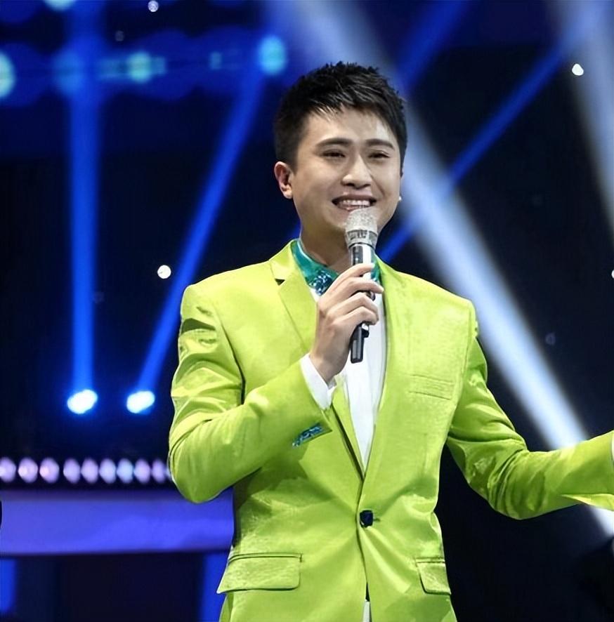 回顾这一次从未主持过央视春晚的杨帆让世界刮目相看