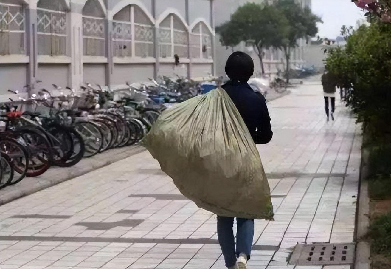 2007年武汉女大学生失踪,父母卖房寻人,12年后竟被民警意外发现