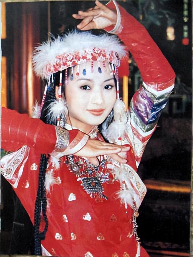 苦命的刘丹27岁去世父亲殉职哥哥离世萧剑为她扫墓多年