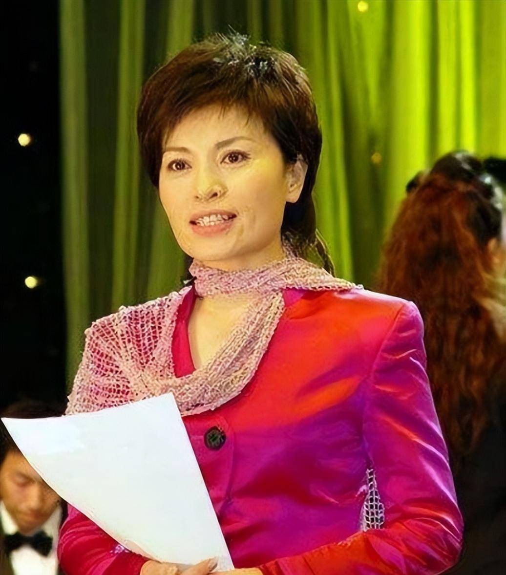 央视主持李瑞英我28年工作零失误唯独儿子坠楼是她不能提的痛