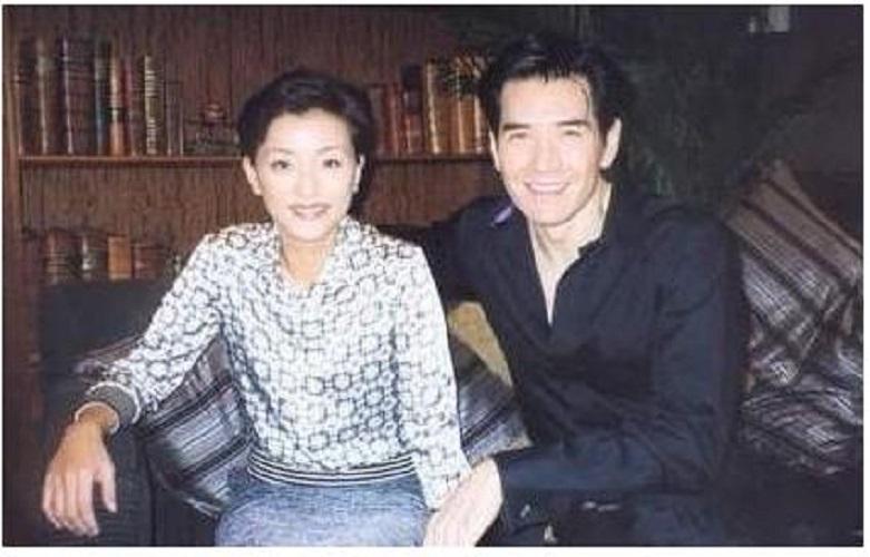 从那以后,费翔把全部的精力投入事业中,一直致力于将中西方音乐融合