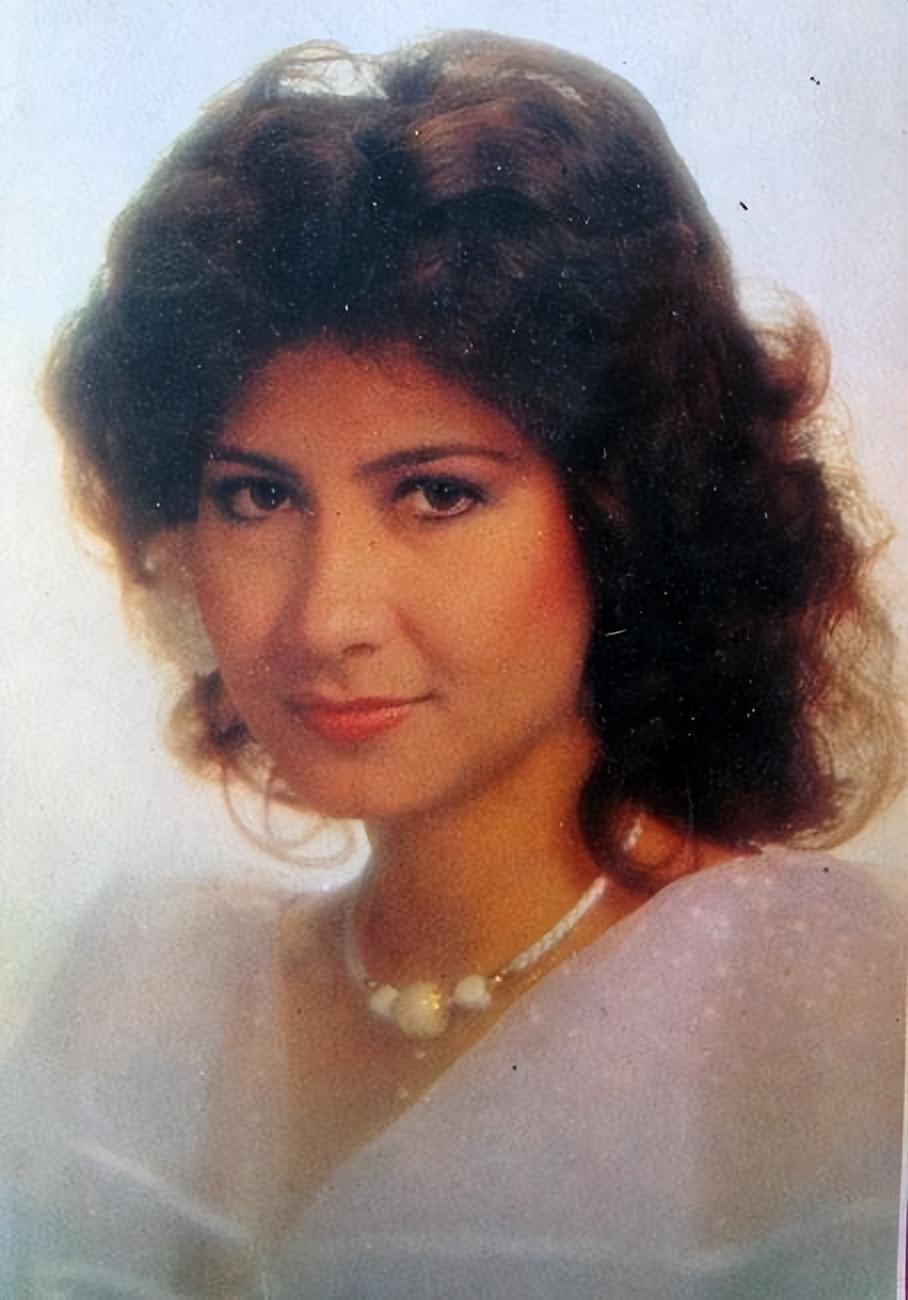 回顾这一次守寡40年的铁肺歌后甄妮让世界刮目相看