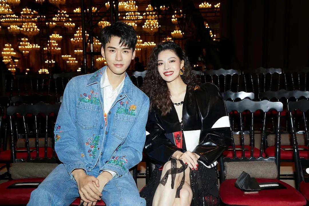 冯小刚捧红成龙接着捧洪金宝等着捧年纪轻轻就被大佬们钟爱