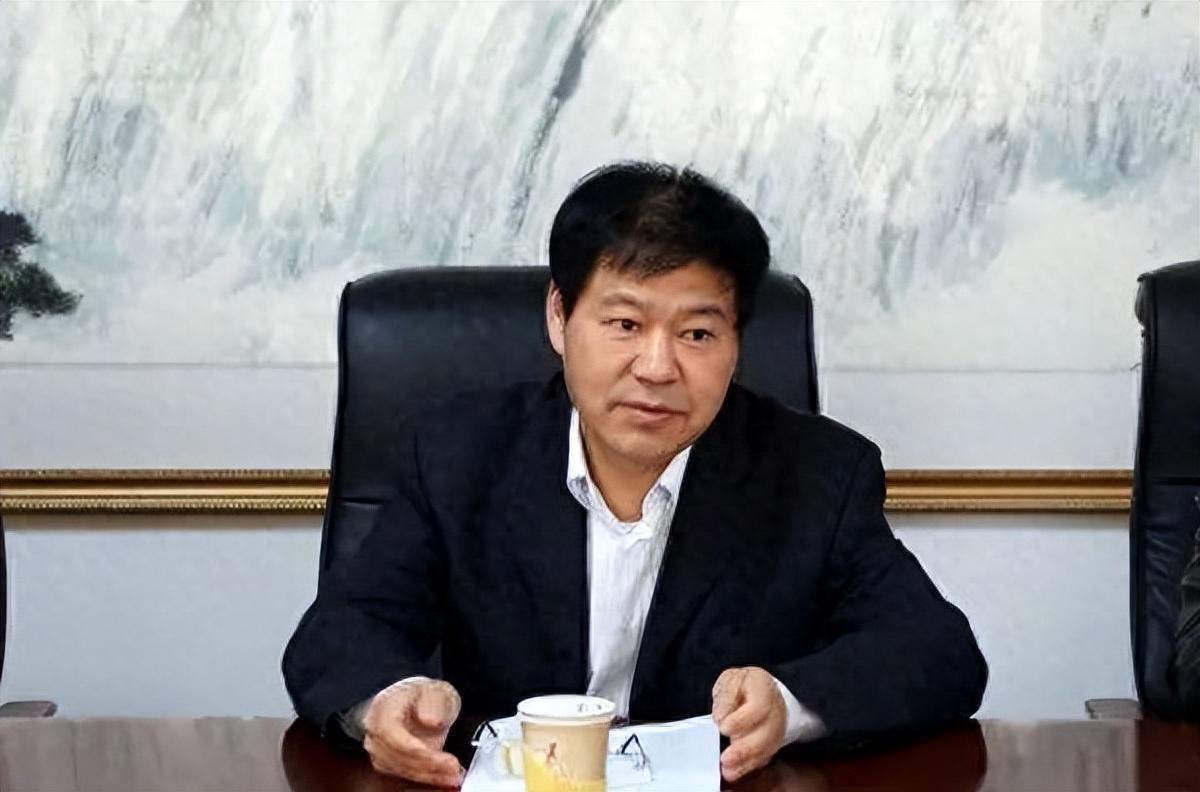 蓝翔校长荣兰祥争夺财产跨省打岳父把三个女儿送监狱