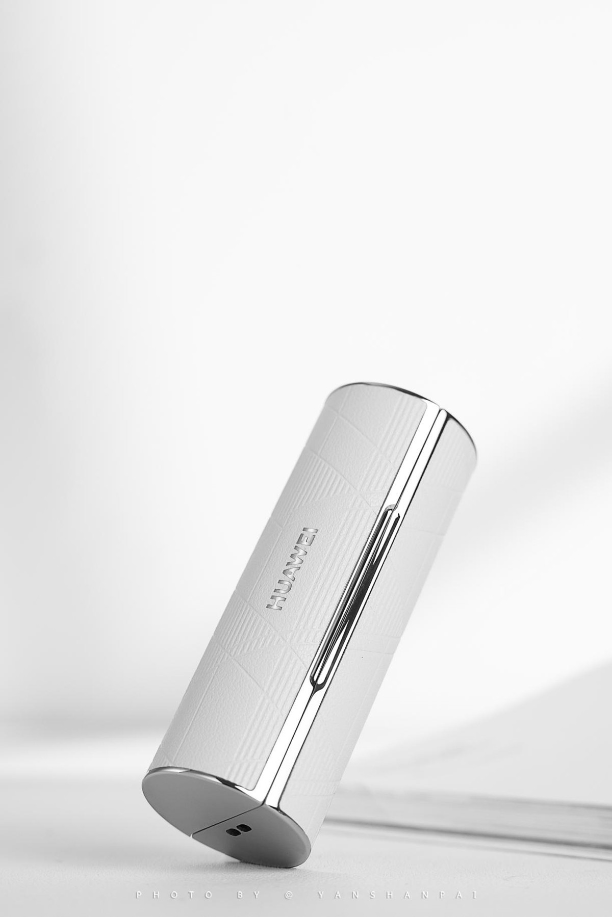 售价1699元!华为freebuds lipstick 2 口红耳机融合设计颠覆行业