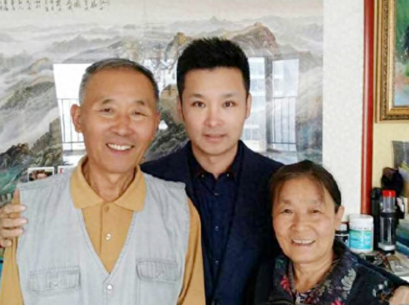 刘和刚娶妻娶了一家3口4位老人同住一屋檐下他有苦说不出