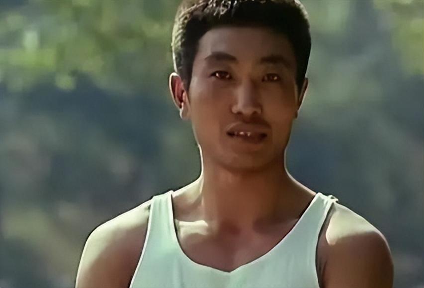 老演员父女对比刘亚津的女儿气质出众杜源的女儿是父亲的骄傲