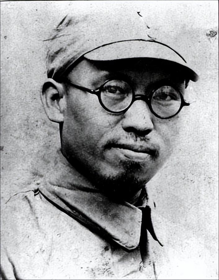 1985年萧华病逝与他相爱46年的妻子晚年自责我也许犯了个大错