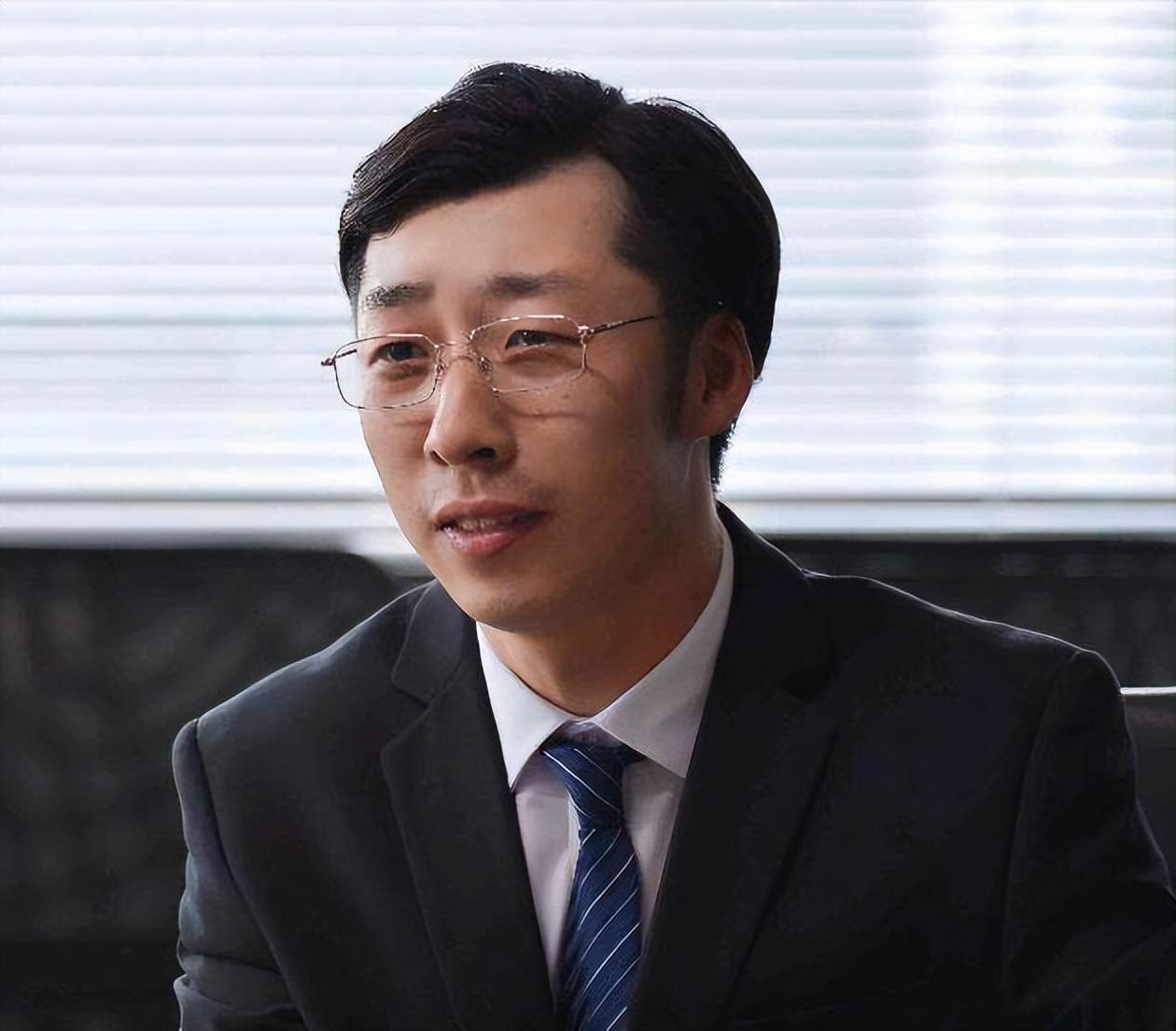 张子贤从孙红雷的小跟班混成如今的剧抛脸一路走来真不容易