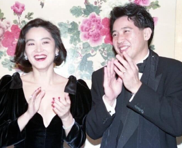 回顾林青霞算不算80年代第一美女看她和巩俐的合照就有答案了