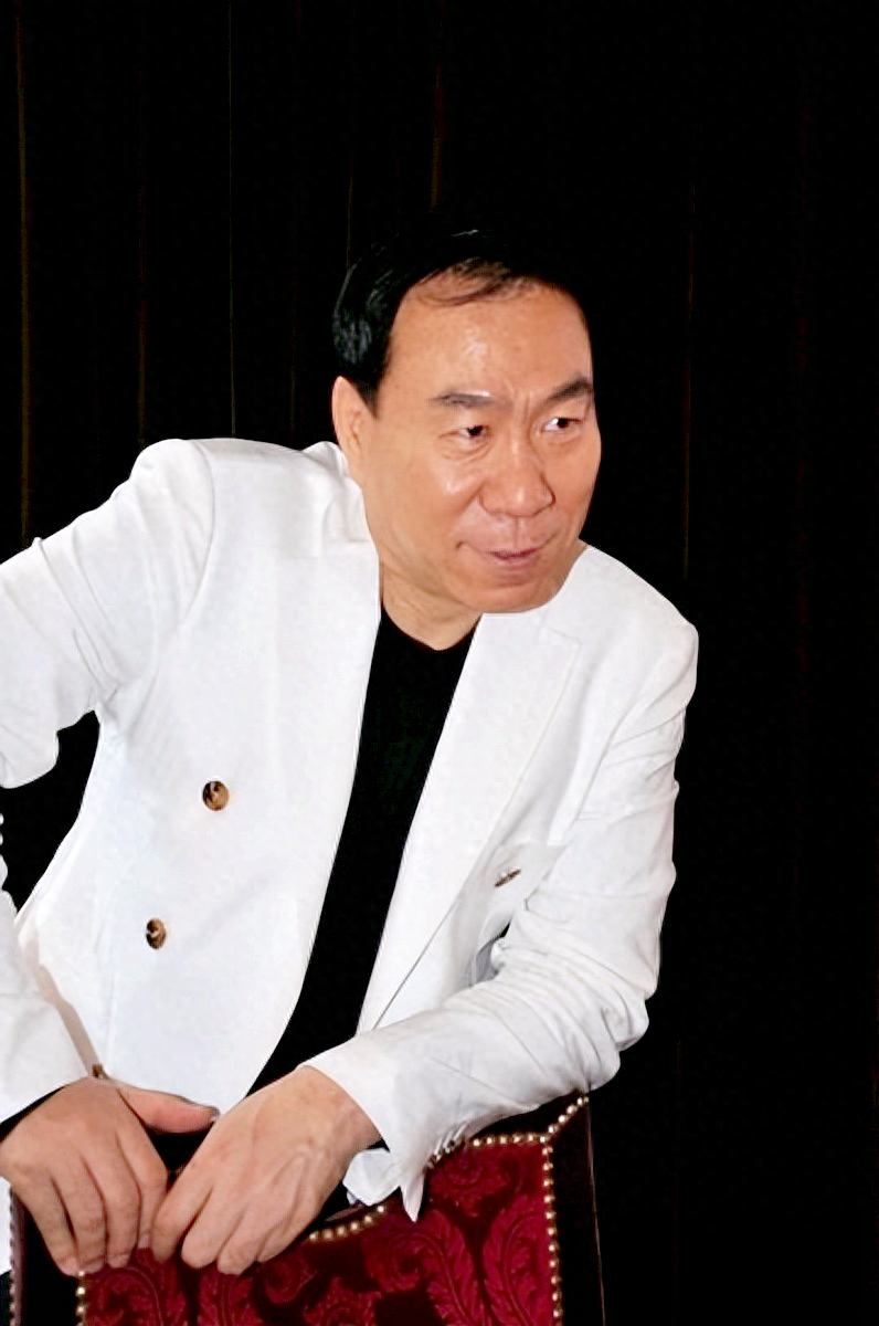 张艺谋原本打算与巩俐结婚结果被一个男人搅散了