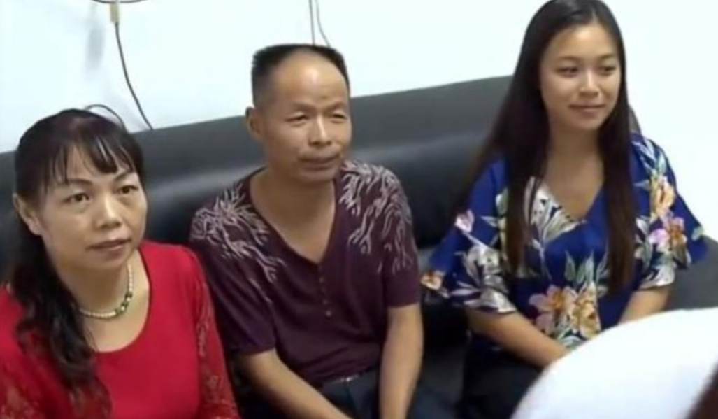 而且警方也专门为她和周俊军做了亲子鉴定,证明两者间确实没有血缘