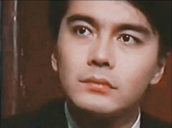 作为中戏毕业的师兄,许亚军12岁时就进入了儿童戏演员班.