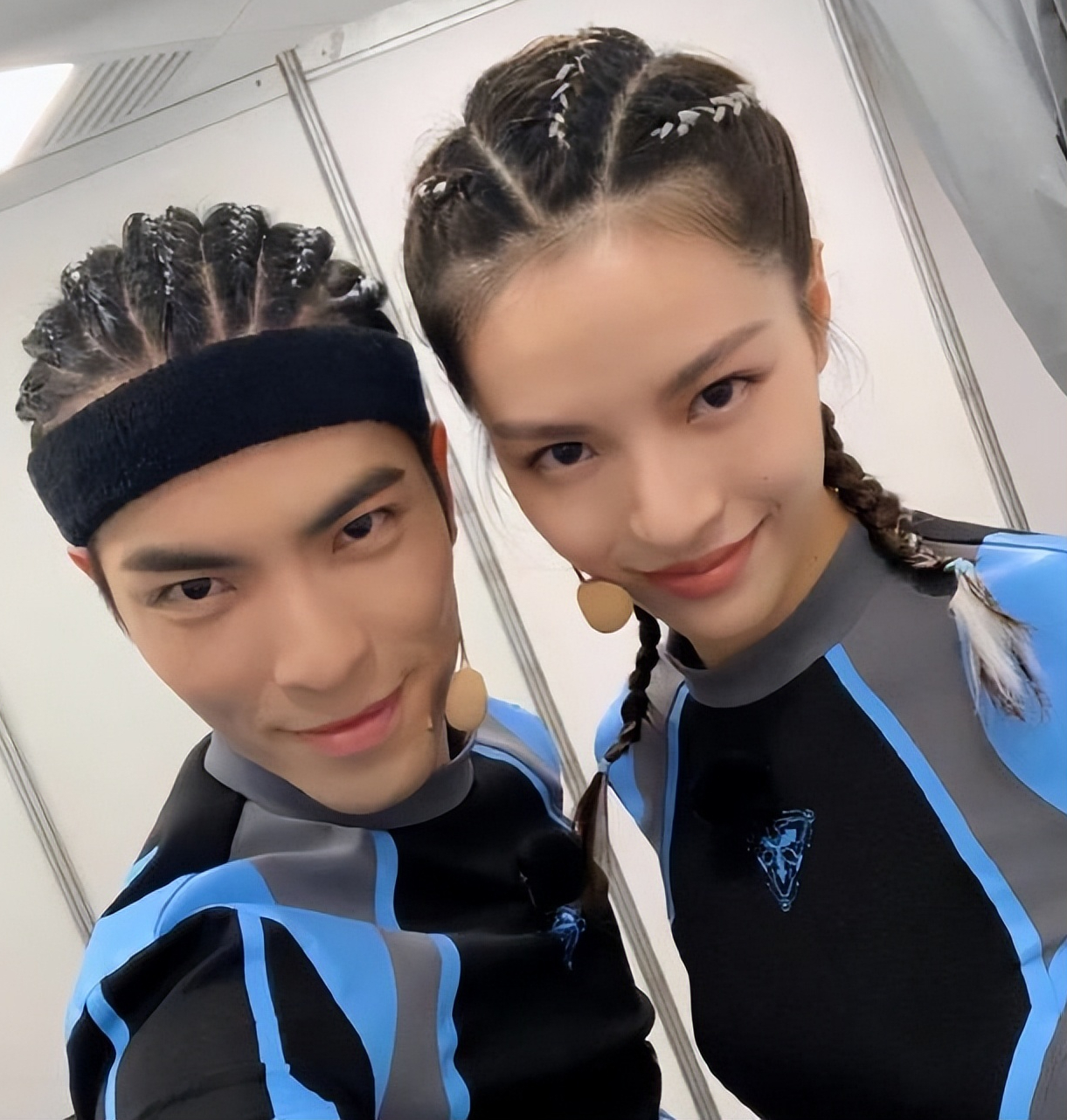 冯小刚捧红成龙接着捧洪金宝等着捧年纪轻轻就被大佬们钟爱