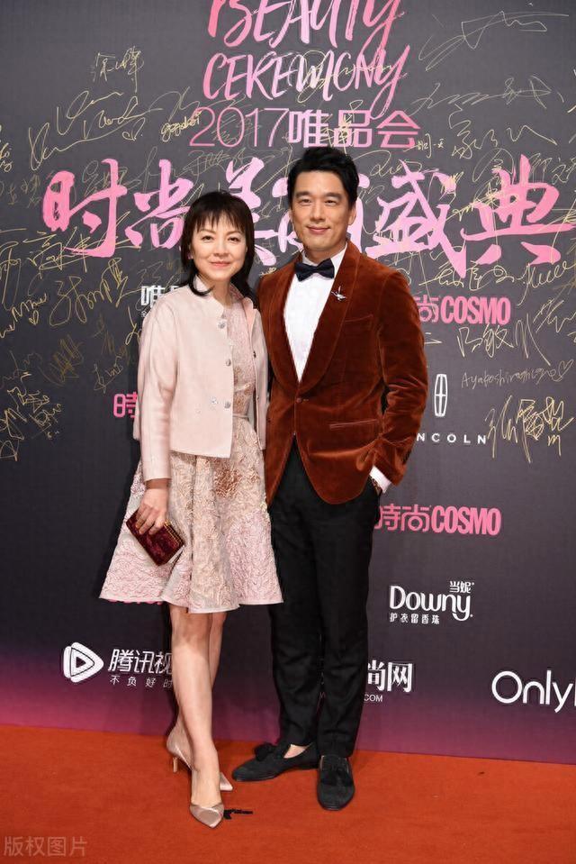 其实王耀庆人到中年仍然这么"活泼",开朗又好玩,全是郭晏青的功劳.